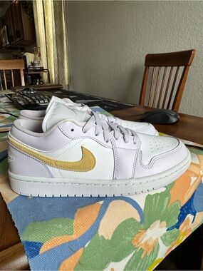 Brand New Woman’s Air Jordan 1 Low 'Barely Grape' Size 8
